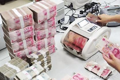 银行又在揽存,假如现在存5万块钱,1年能拿多少