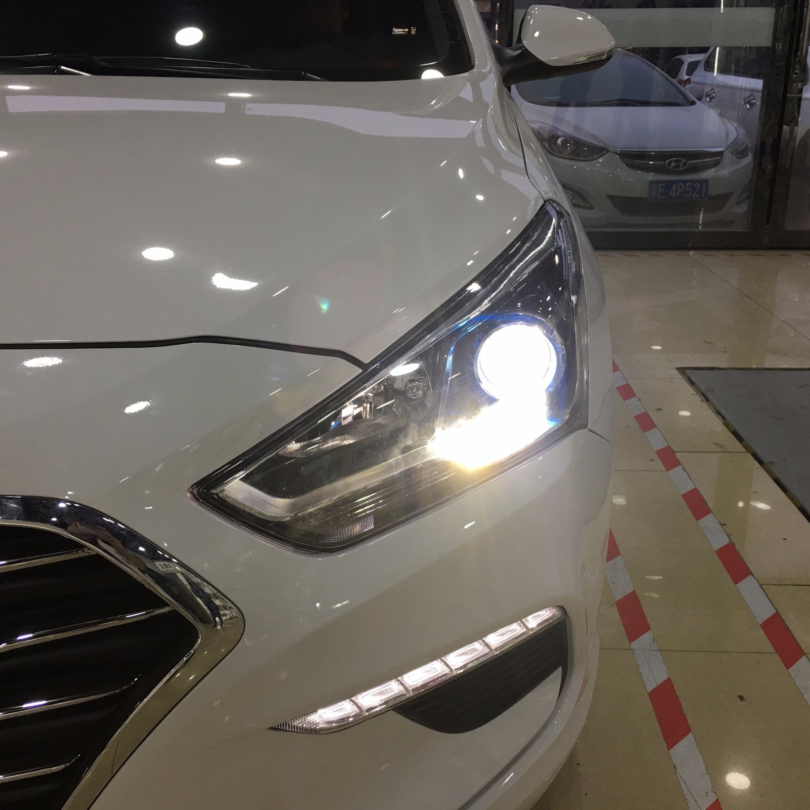 现代名图改大灯海拉五升级双光透镜氙气大灯效果秒杀高配顶配!-北京时