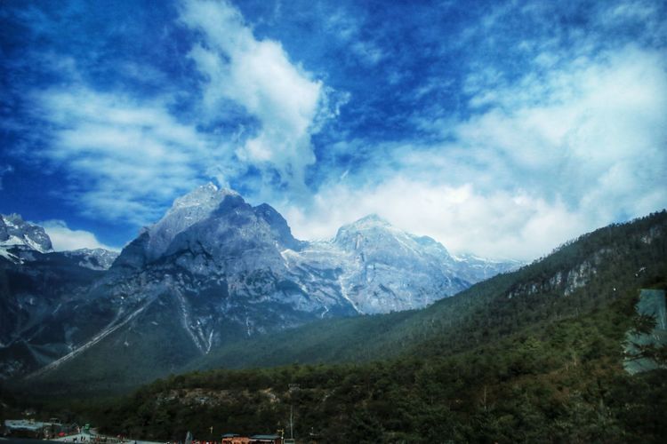 欲破蒼穹 雲南玉龍雪山