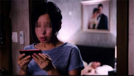 梦见老公出轨 女子翻开手机发现惊人真相