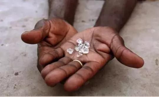 带血的不只是钻石,还有翡翠