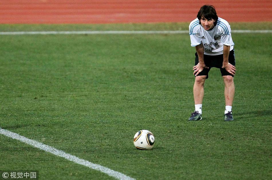 2010年6月30日，南非比勒陀利亚，2010世界杯1/4决赛前瞻，阿根廷训练备战。 梅西在训练中