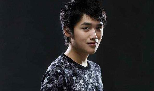 LOL微笑谈LPL:国内厉害的中单选手不多了,小