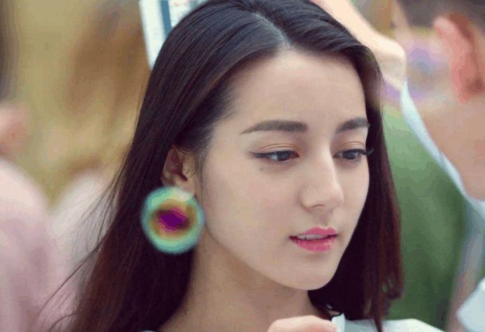 迪丽热巴ins关注超模,微博画风也越来越迷!这句