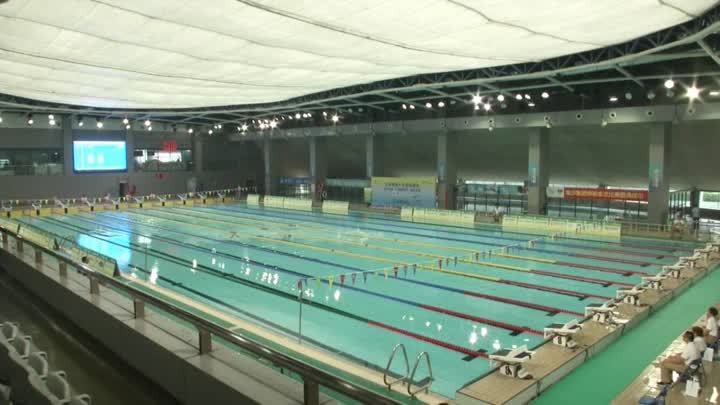 会游泳比赛激战正酣:选手表现出色,赛会记录屡