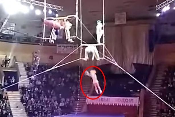 俄罗斯马戏团事故 空中飞人从四层楼高坠落昏