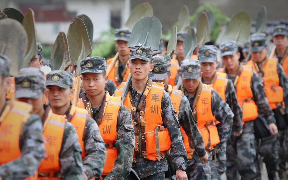 对于中国人来说，我们心目当中的军队不仅仅是用来打仗的。在战争、自然灾害、重大险情等一系列问题面前，我们的军队都会义无反顾地冲在最前面。无论何时何地发生了灾祸，首先出动的、最早出现在灾区的、投入救灾行动规模最大的总是军队。