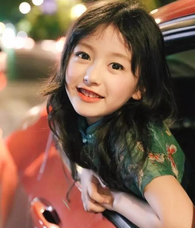 王思聪关注的最小网红,还是抖音第一小女神,才