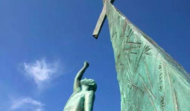 浅析宁波一大妈在马路边捡到一个手机,却当着