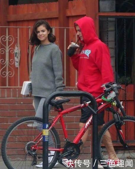 贾斯汀比伯与赛琳娜复合,开心的像个二百多斤