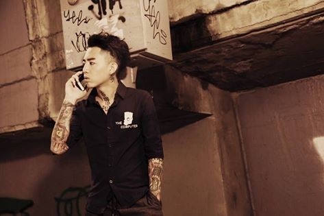 大陆人认为台湾穷?台歌手炫富抗议