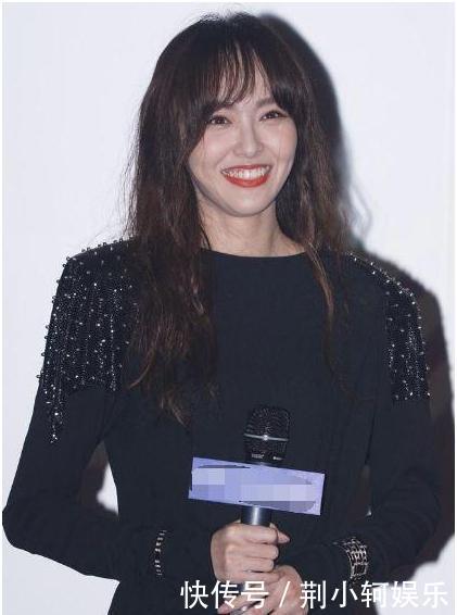 唐嫣参加活动无PS照片,大眼袋黑眼圈蓬松的头