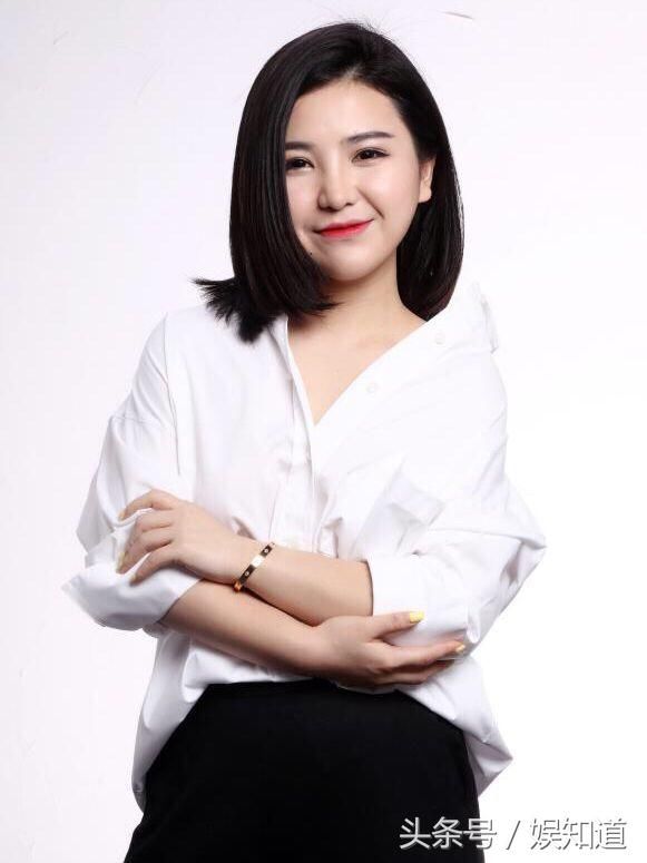 还记得古灵精怪的小老太秦梦瑶吗?留学归来大