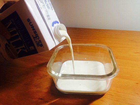 奶牛只有哺乳期才产奶 鲜牛奶都是催产素催的