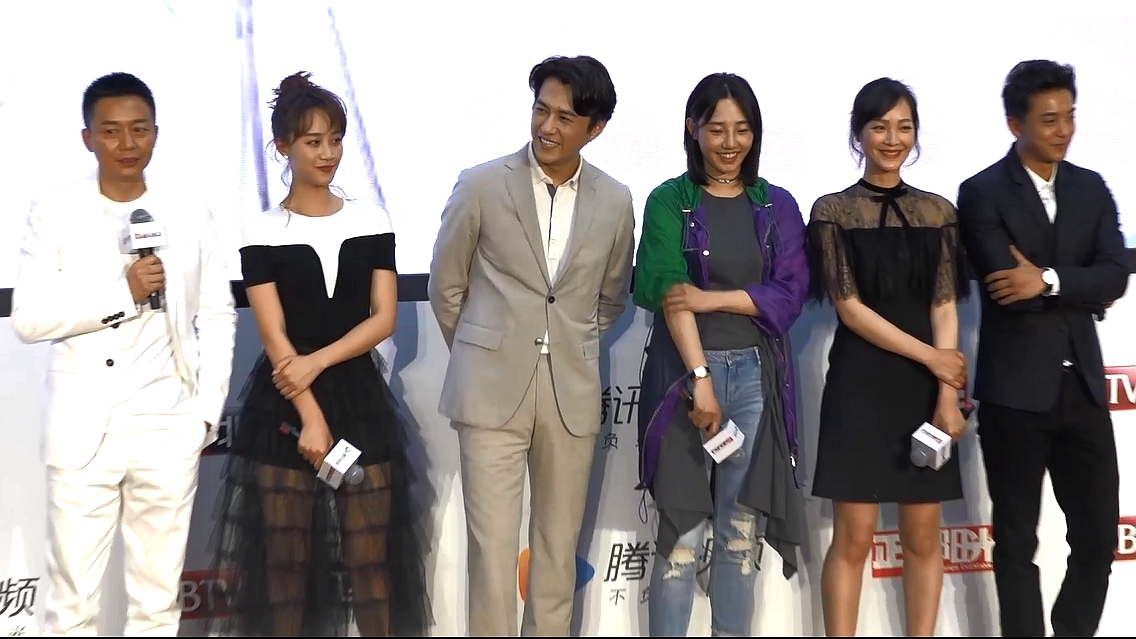 靳东感谢《外科风云》团队 各位伙伴都很专业 靳东感谢《外科风云》团队 各位伙伴都很专业