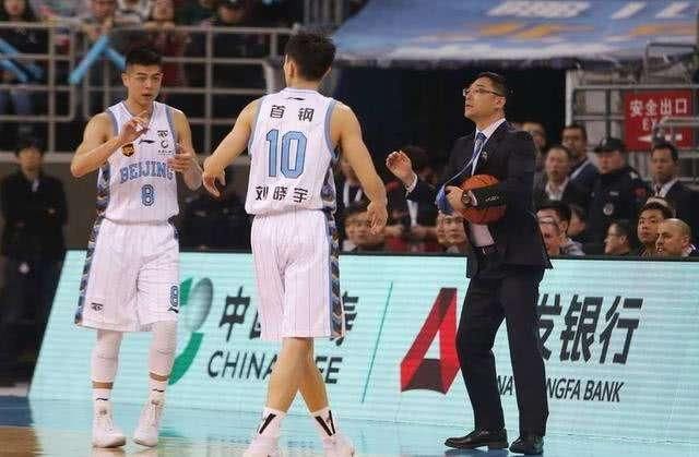 CBA北京首钢团队篮球击败上海男篮晋级 王骁