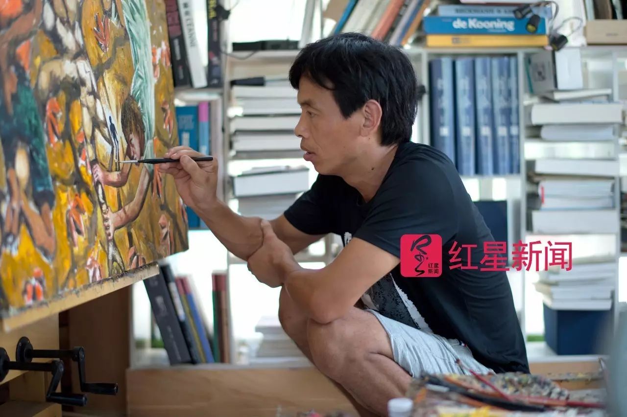 住"城堡"的农民画家:他被称为中国毕加索 最贵一幅画卖到12万