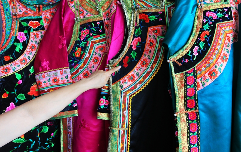 【定格】传承扎鲁特刺绣针法