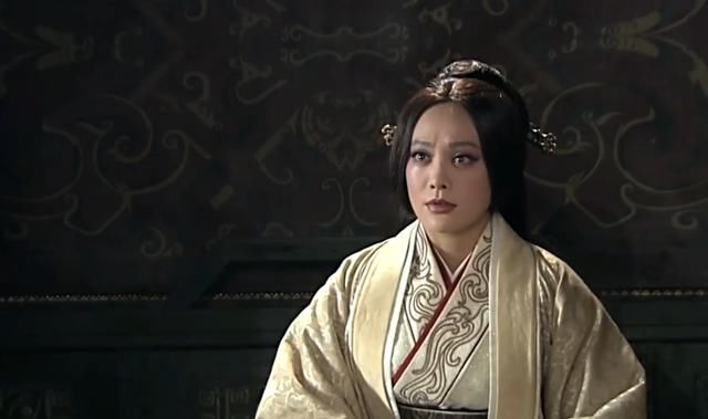 丈夫和父亲谁更亲?女儿问母亲,母亲回答12字,