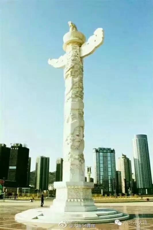 图为：星海广场华表拆除前。