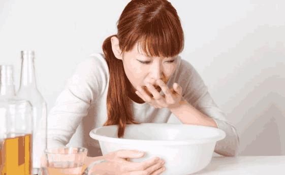 入秋后,肝病患者3大症状,肝炎随时恶化, 多吃