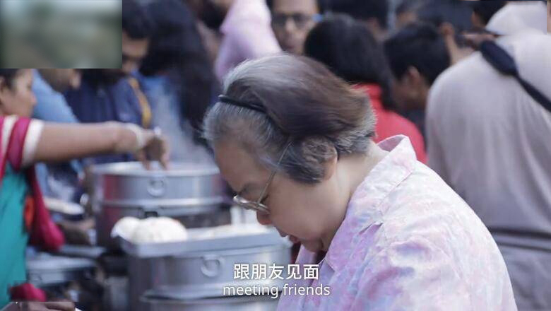 有很多家庭都像丽塔·陈家一样，一部分在海外，一部分在加尔各答。目前，还有很多人等待着移民目的国签证的发放。对于亲人们的移民，丽塔·陈表示十分理解，因为“在加尔各答，确实很难有一个很好的未来”。