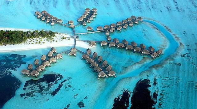 为了游客,这个国家把机场建得比首都还大,每年