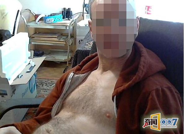 布里奇说，当时他假扮嫖客到一个雏妓窟内，一入内便有人提供一班11至17岁的女童任他选择，他拣选了一批女童并访问她们，令他惊讶的是，一些年资较长的雏妓会带其他更年轻的女童入行，他见过一名15岁女童，带着13岁妹妹，问他：“你想我跟她做甚么？”图为一名来自英国的嫖客。