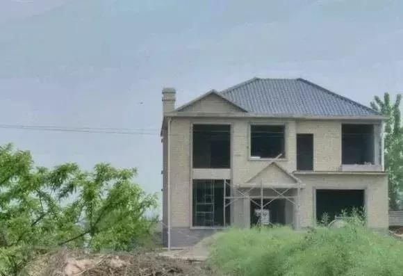 出嫁女儿盖2层半别墅给父母养老,总共花了27万