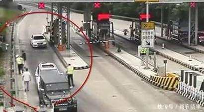 证驾驶遇交警 丢弃百万豪车跑了 网友: 交不起罚