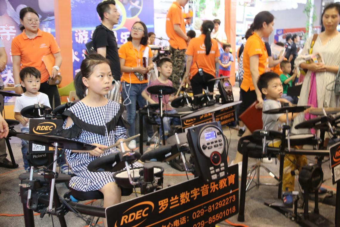 鼠爸爸市集小镇引爆古城西安 刷新亲子家庭展