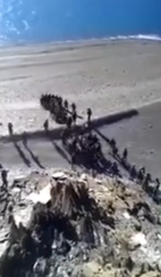 疑似中印士兵班公湖对峙 互扔石块画面曝光