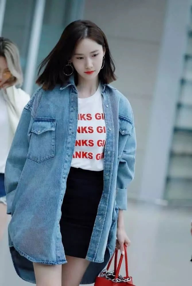 林允儿超短红色卫衣配紧身裤,大跳热舞秀身材