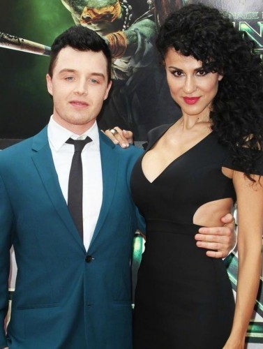 《无耻家庭》诺尔-费舍与女友结婚