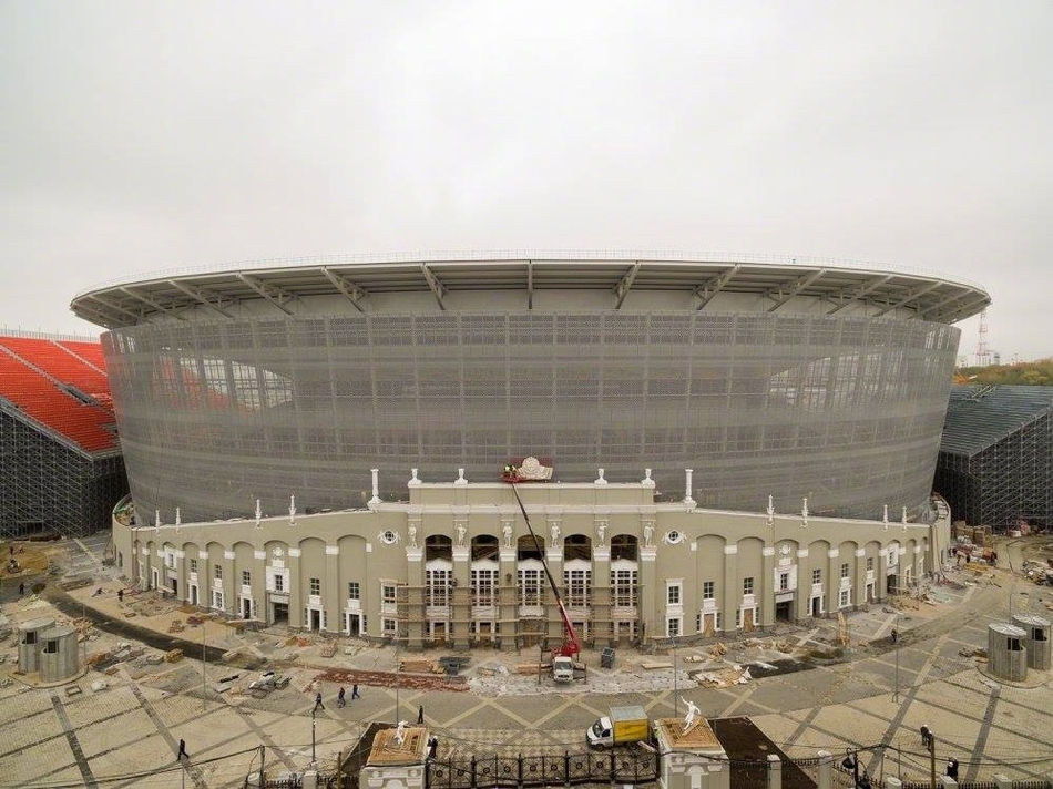 由于世界杯体育场要求容纳量至少达到35000人标准，明年世界杯比赛承办球场之一的叶卡捷琳堡竞技场采取了特殊的扩容方法……