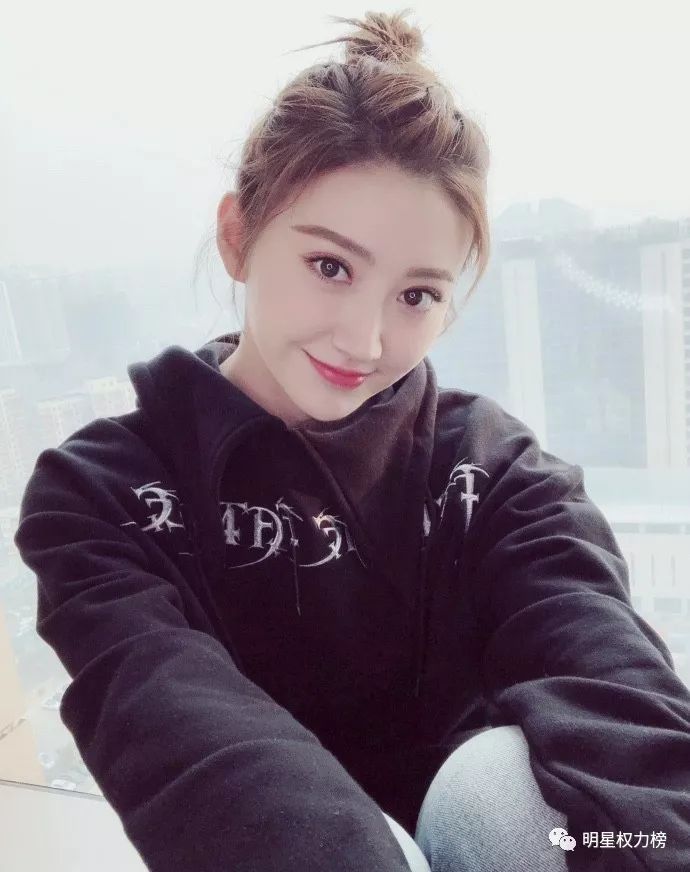 王源千玺刘昊然吴磊登周年封面 baby杂志大片