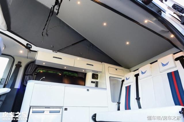 福特途睿欧升顶露营房车