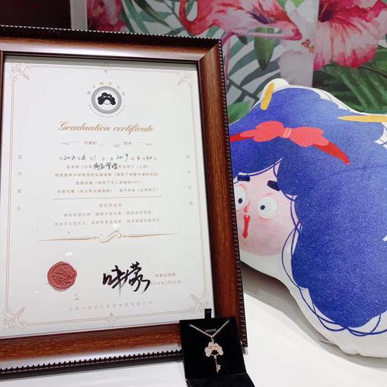 直击|咪蒙公司解散 给员工颁发毕业证称公司垮