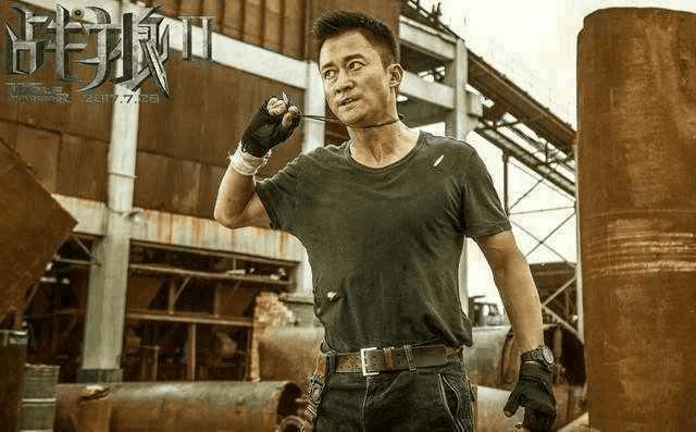 模仿《战狼2》在护照后写字被拒签 网友:活该