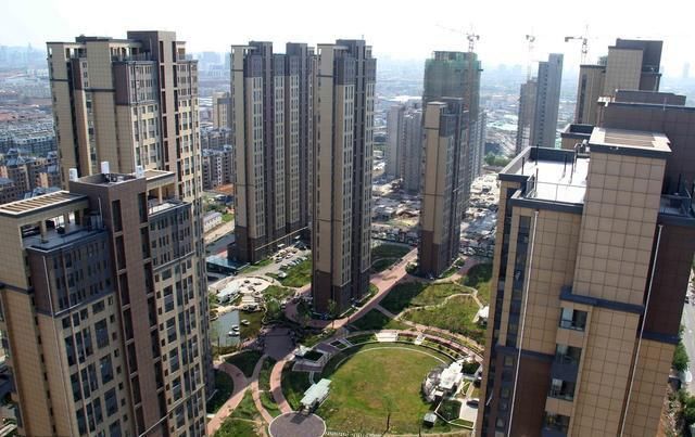 两梯四户并非等同于一梯两户,这里面的区别大