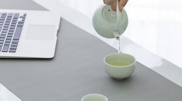 正能量句子:时间到的时候,你应该离开一些人,头