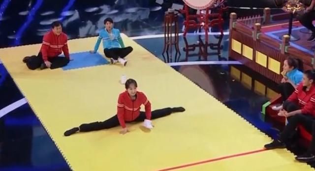 宋茜的一字马让人觉得不可思议,金晨的却让人