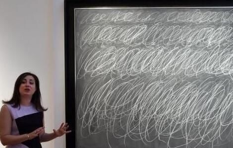 美国画家汤伯利的一幅作品《黑板》竟然卖出了4亿五千万的高价.