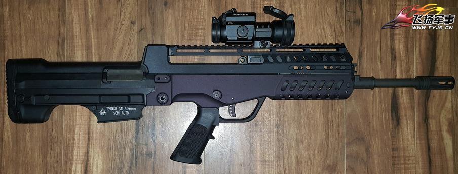 出口型97式枪族上省略了中国军队制式武器上原有的枪口制退器的减音功能，弹匣也采用了北约制式的M16突击步枪用的金属制30发弹匣，不同于中国军队制式采用的塑料制弹匣。