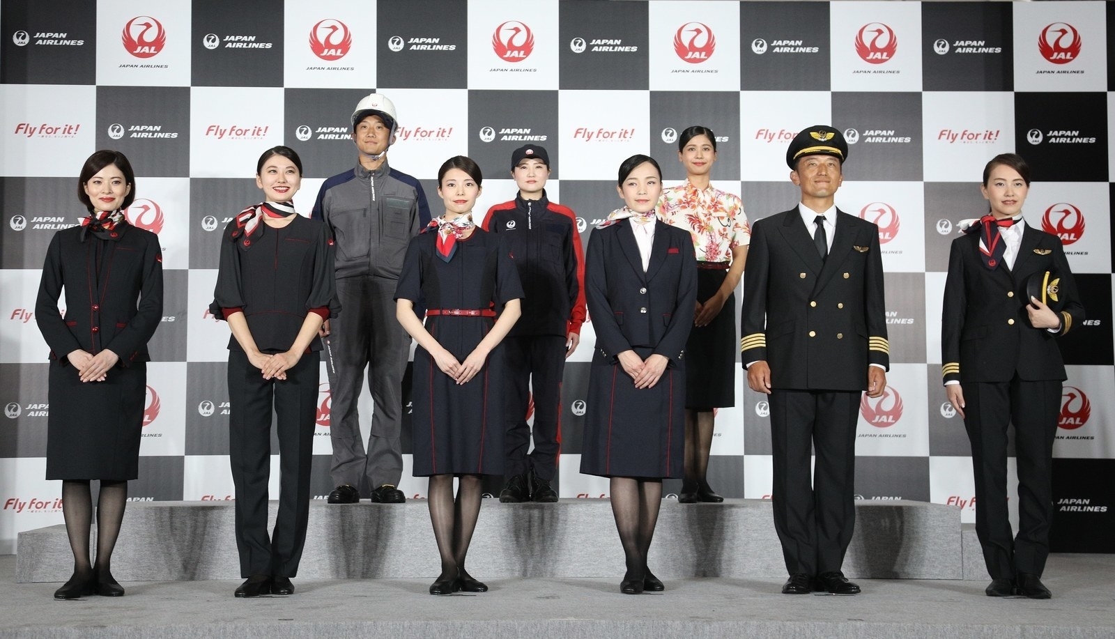 日本航空将允许空姐不穿高跟鞋:为了健康和安全