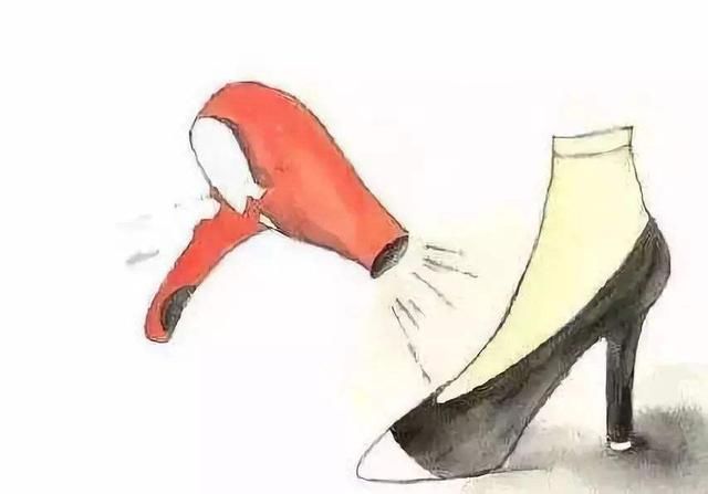 高跟鞋穿一天,脚就臭死人?教你几招除臭,不痛