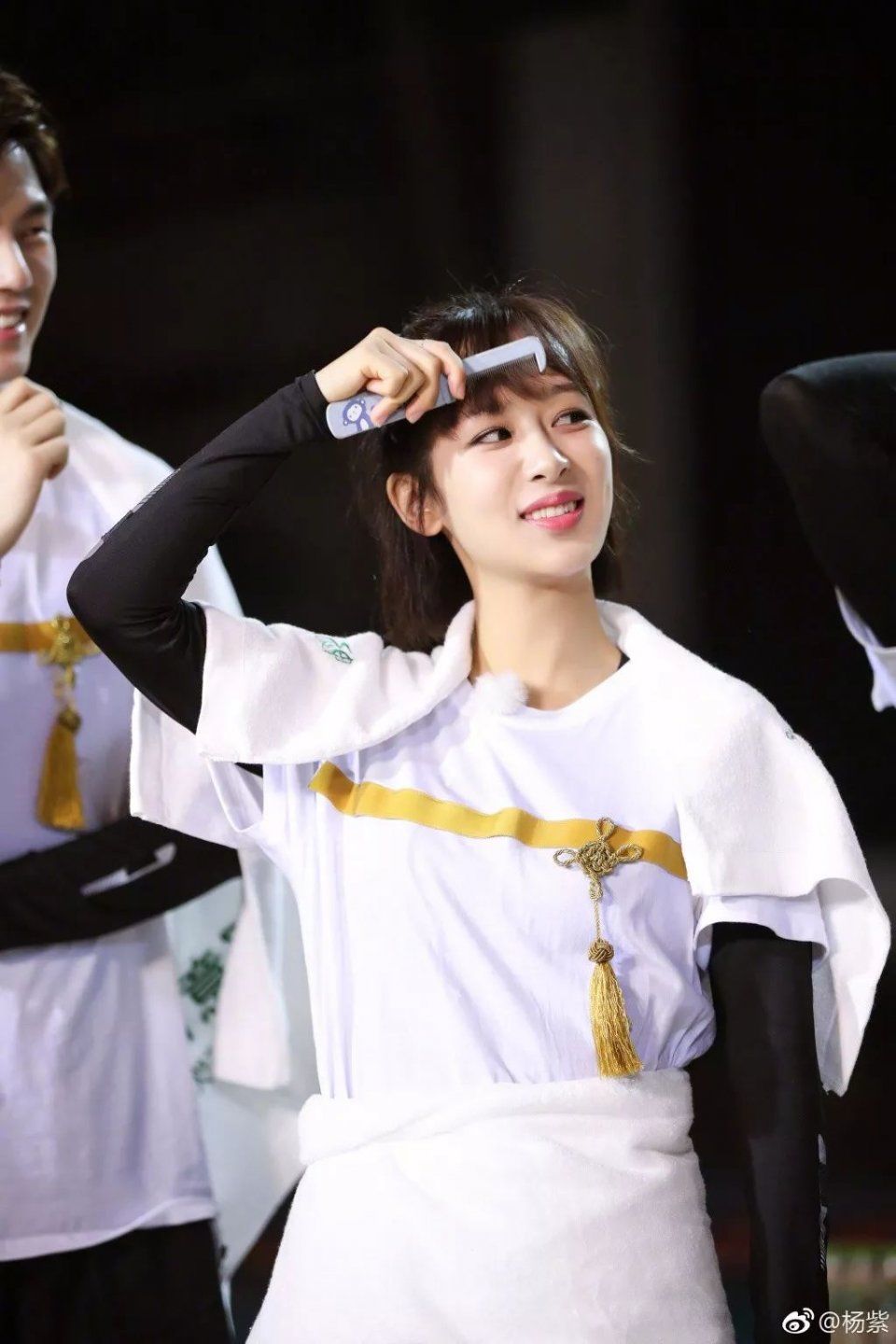 穿过杨紫头发的我的手,顺滑得让人想暴走!