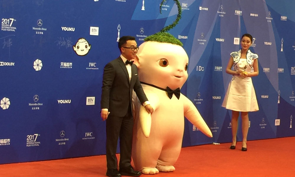 许诚毅导演带着萌萌的妖二代胡巴来啦!《捉妖记2》即将揭开神秘面纱。