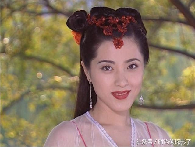 戴三角形额饰的古装女子,唐嫣仙姿玉色、曾黎