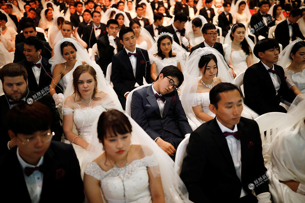 9月7日,韩国加平郡,数千对夫妻参加一场大型集体婚礼.